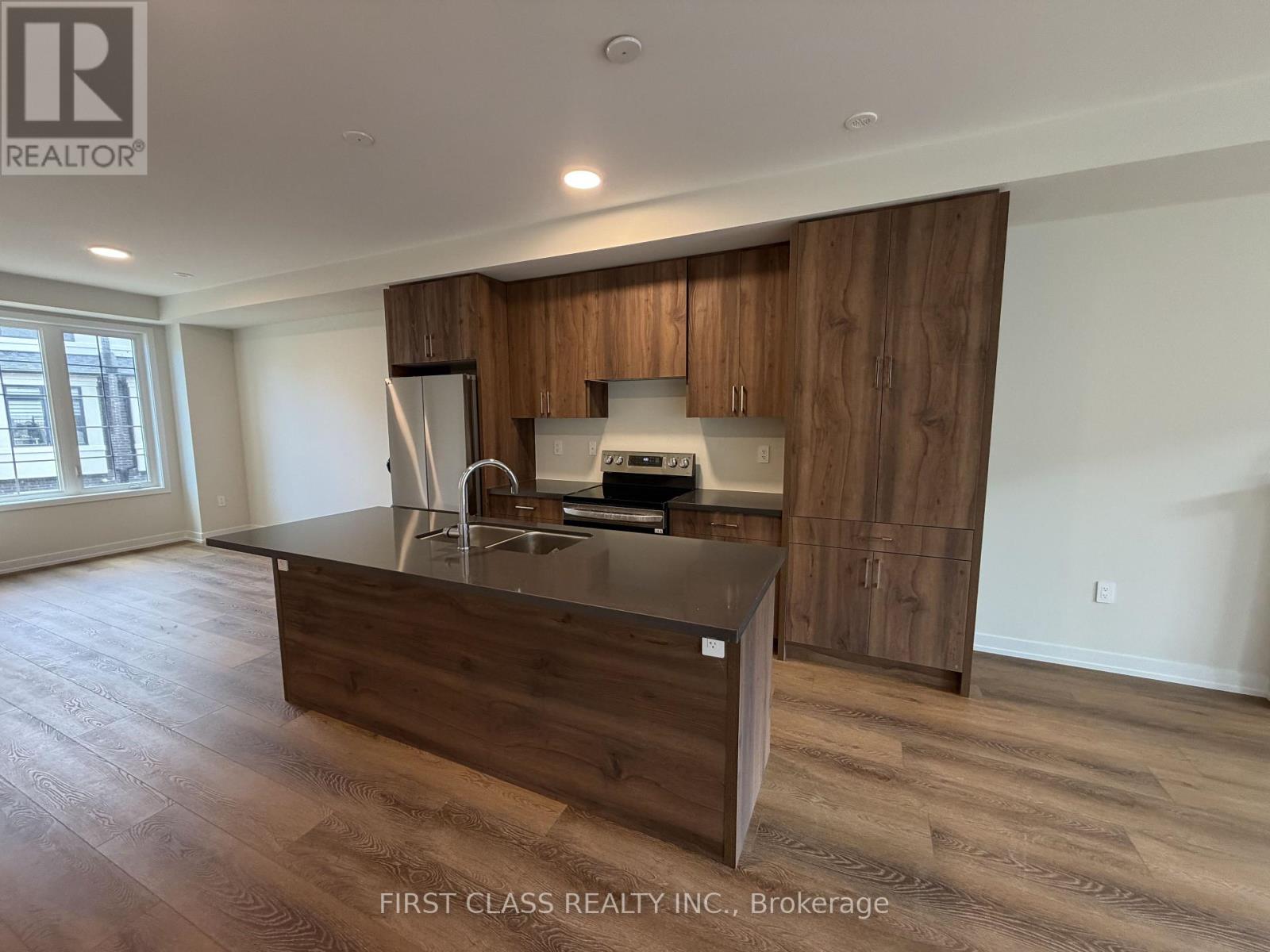 24 Bullata Lane, Richmond Hill, Ontario  L4B 0A7 - Photo 2 - N12974216