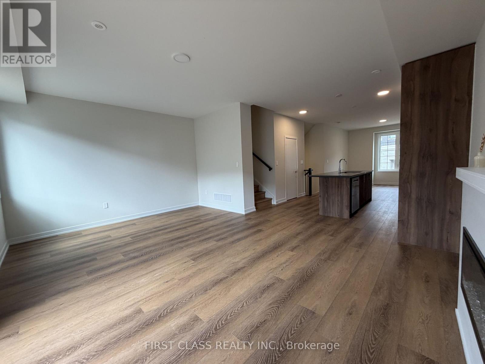 24 Bullata Lane, Richmond Hill, Ontario  L4B 0A7 - Photo 3 - N12974216