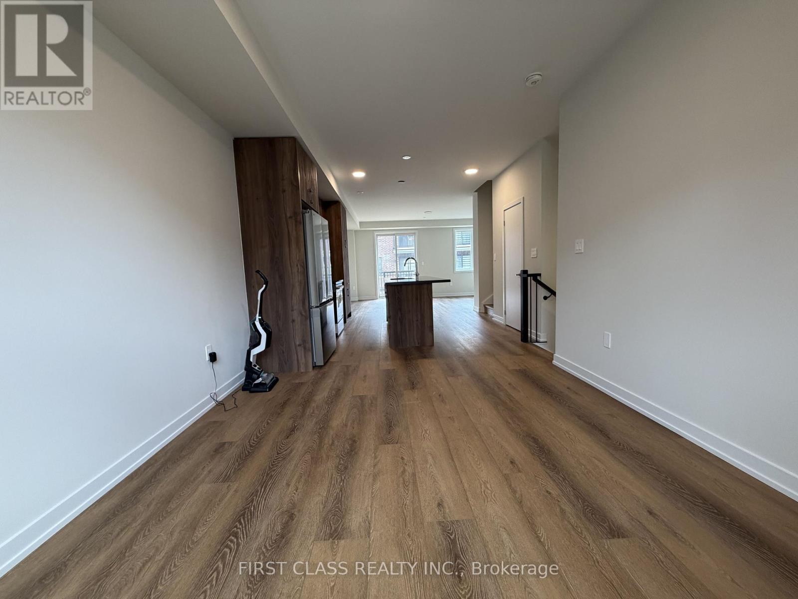 24 Bullata Lane, Richmond Hill, Ontario  L4B 0A7 - Photo 4 - N12974216