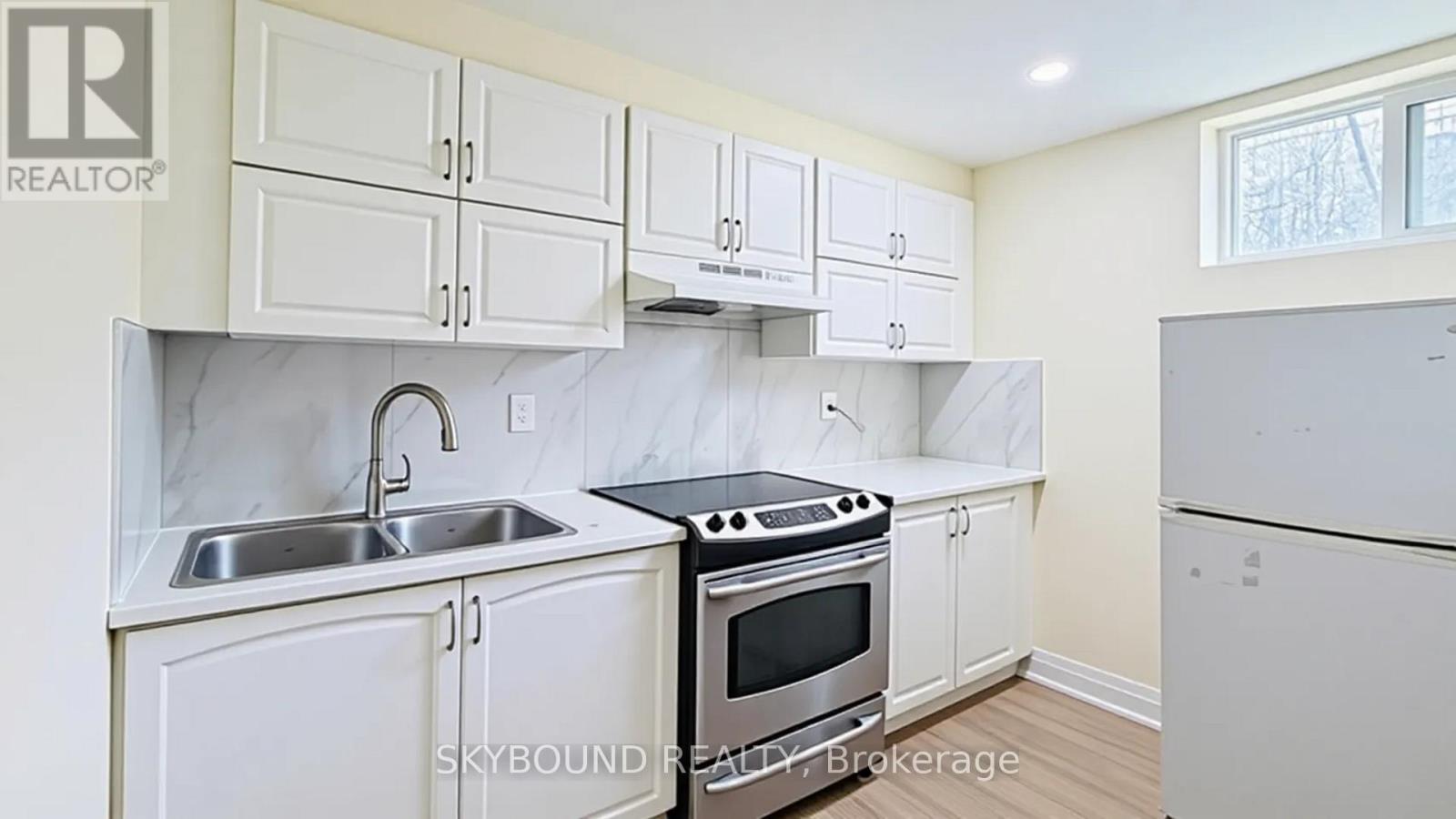 1298 Forest Hill, Oakville, Ontario  L6H 2S4 - Photo 26 - W12974184