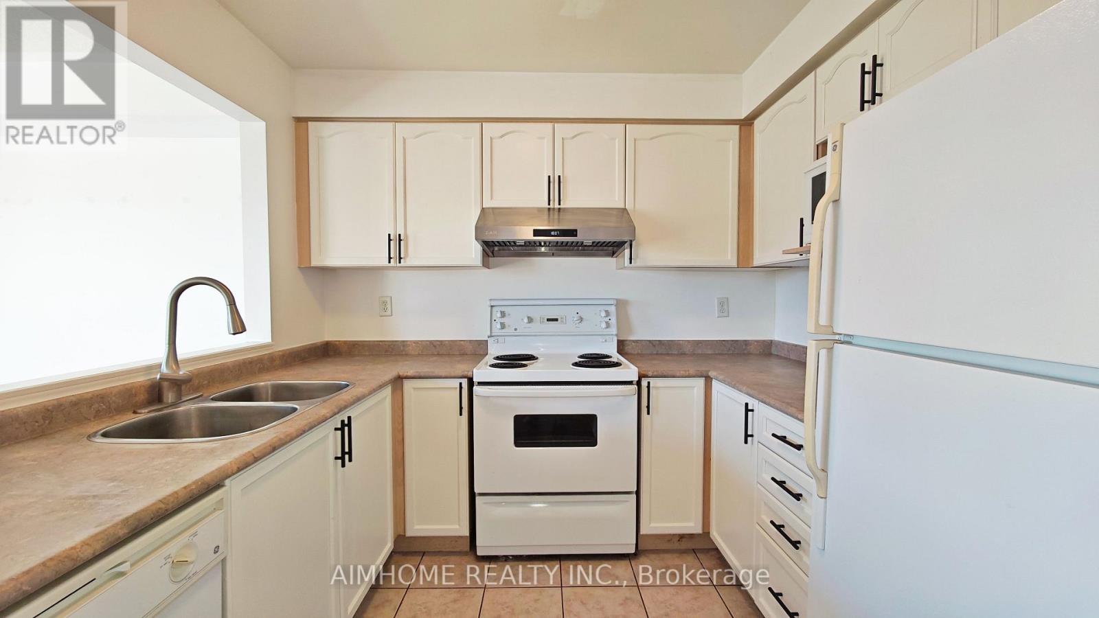 340 Kittridge Road, Oakville, Ontario  L6H 7K6 - Photo 4 - W12974202