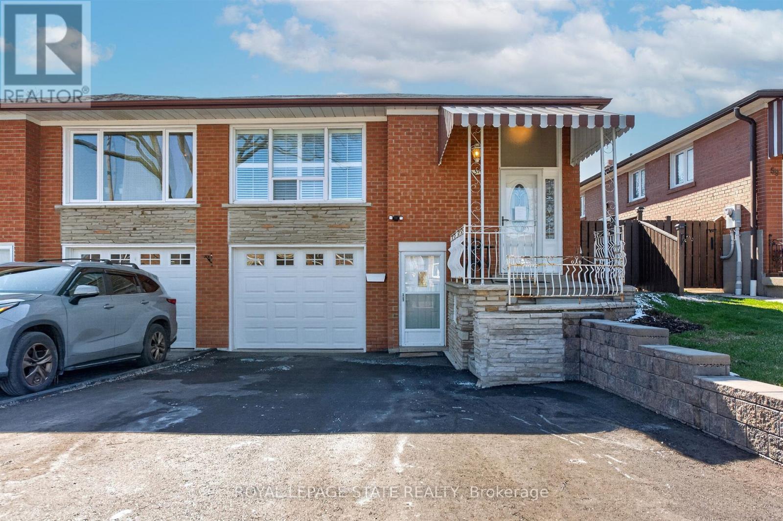 57 Starview Drive, Toronto, Ontario  M9M 1K7 - Photo 2 - W12974210