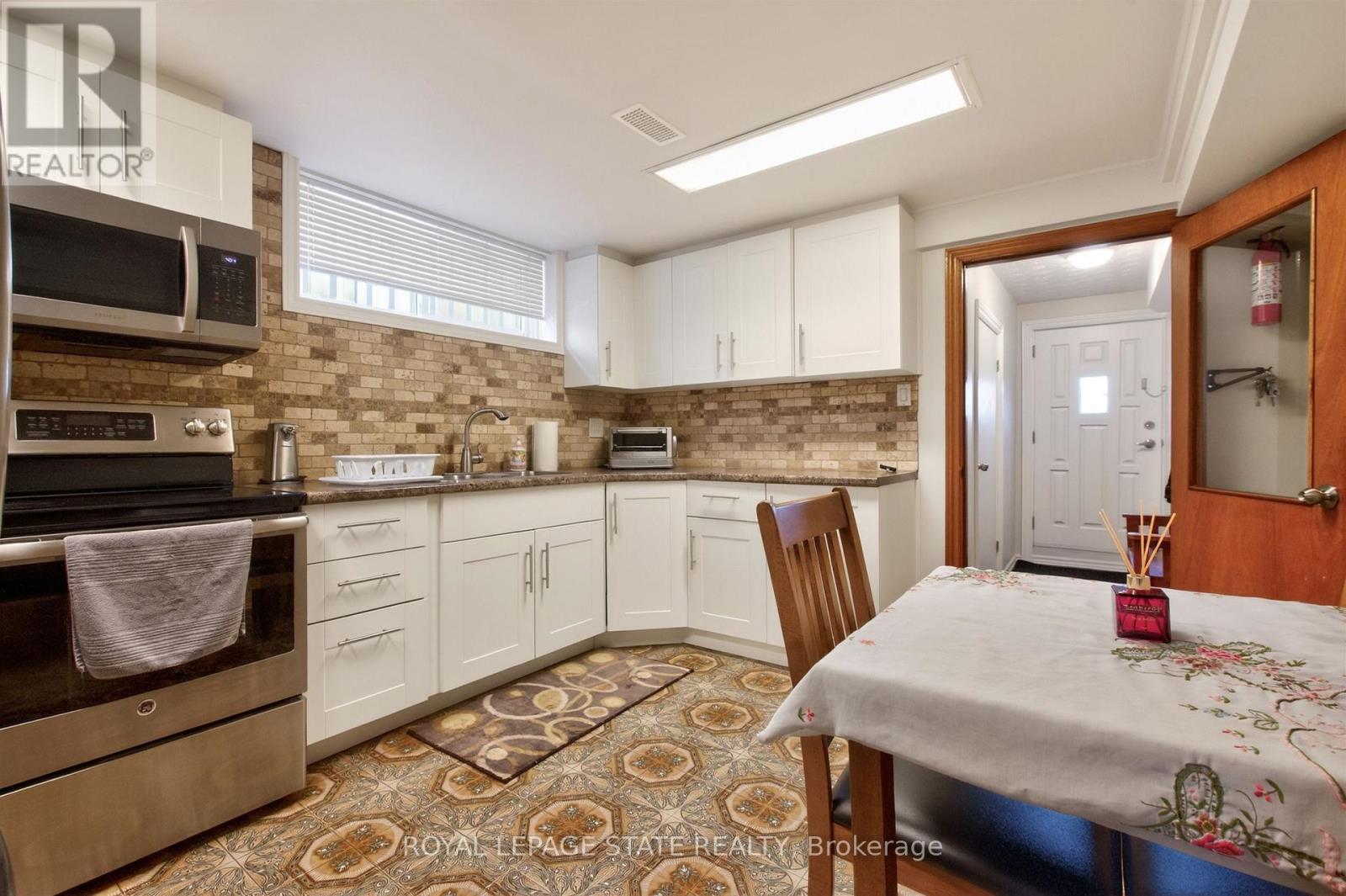 57 Starview Drive, Toronto, Ontario  M9M 1K7 - Photo 29 - W12974210