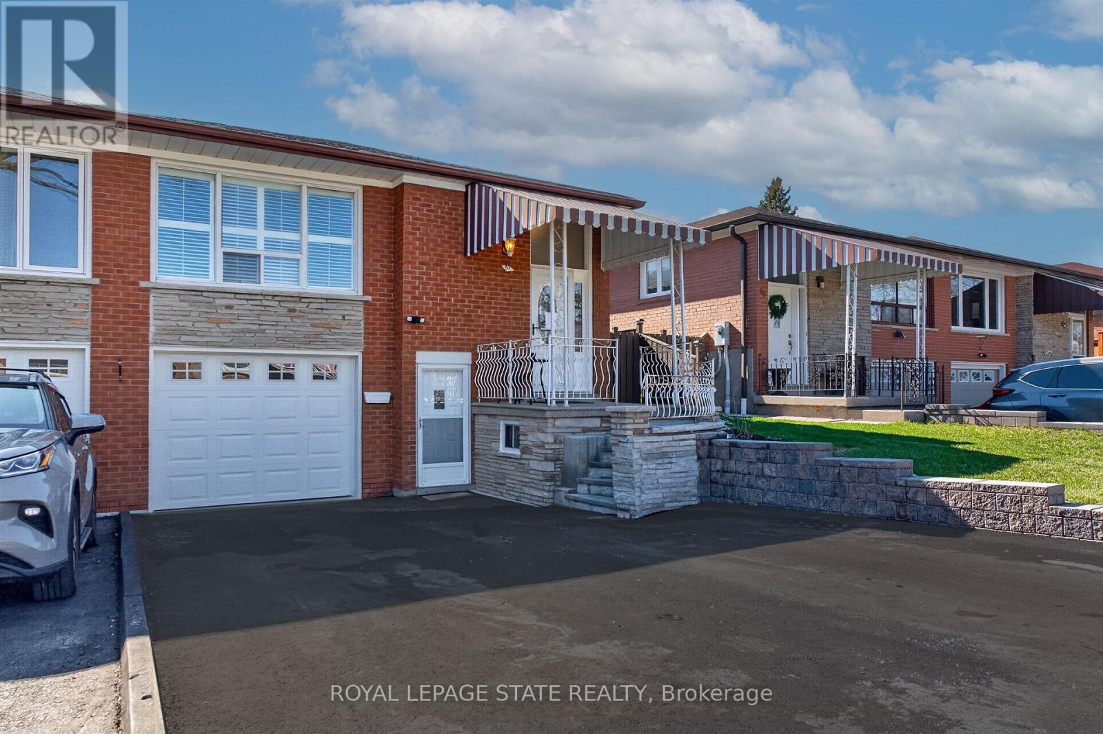 57 Starview Drive, Toronto, Ontario  M9M 1K7 - Photo 3 - W12974210