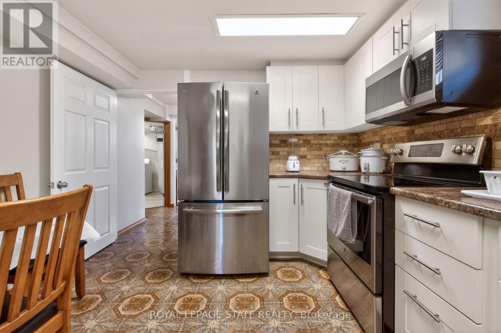 57 Starview Drive, Toronto, Ontario  M9M 1K7 - Photo 31 - W12974210