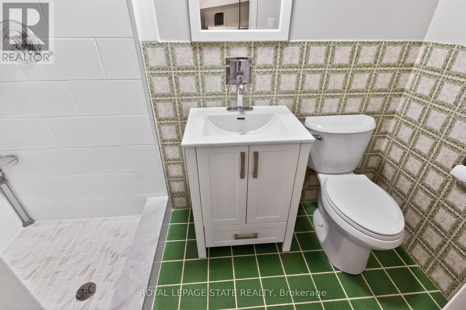 57 Starview Drive, Toronto, Ontario  M9M 1K7 - Photo 34 - W12974210