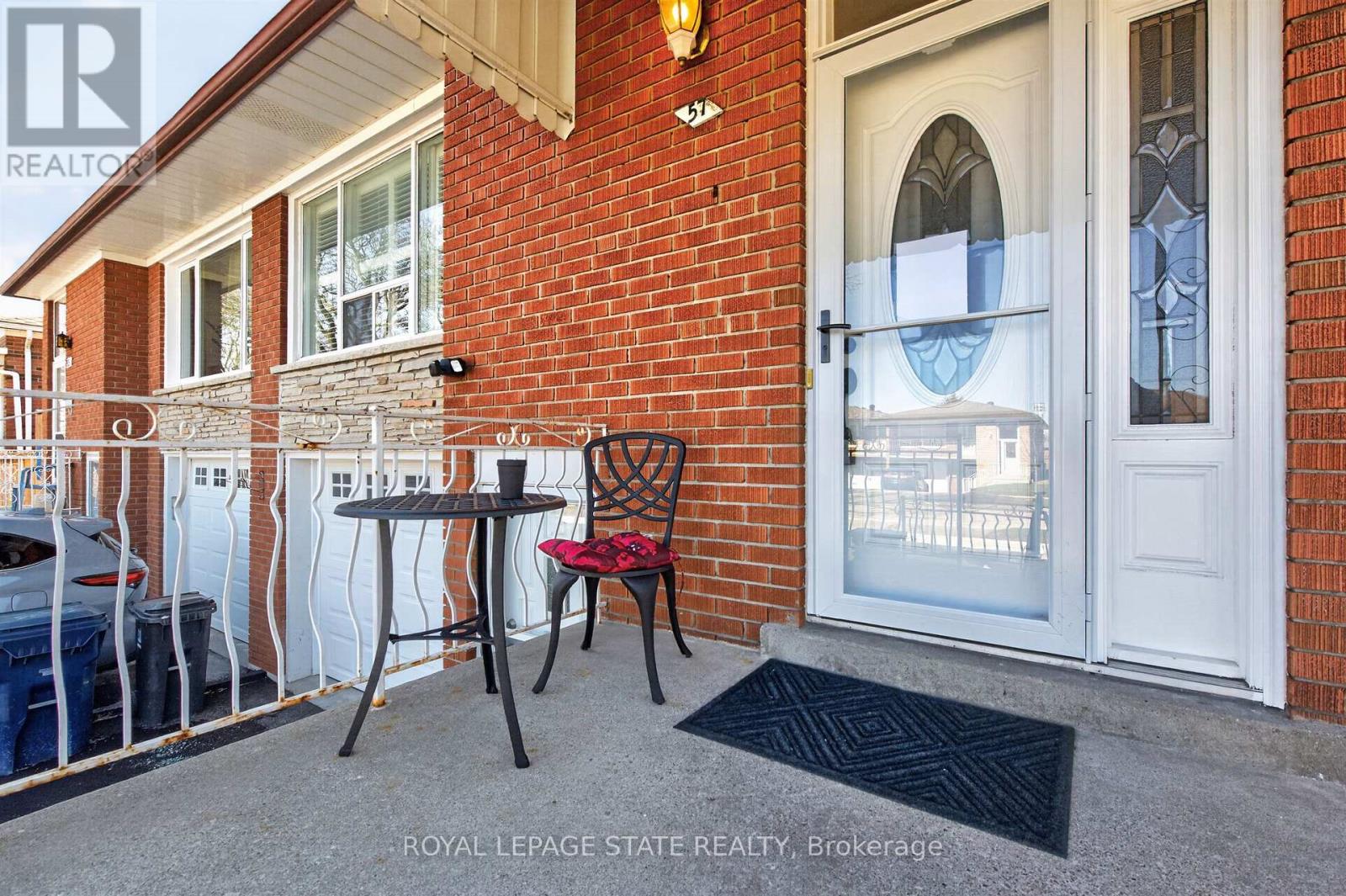 57 Starview Drive, Toronto, Ontario  M9M 1K7 - Photo 4 - W12974210