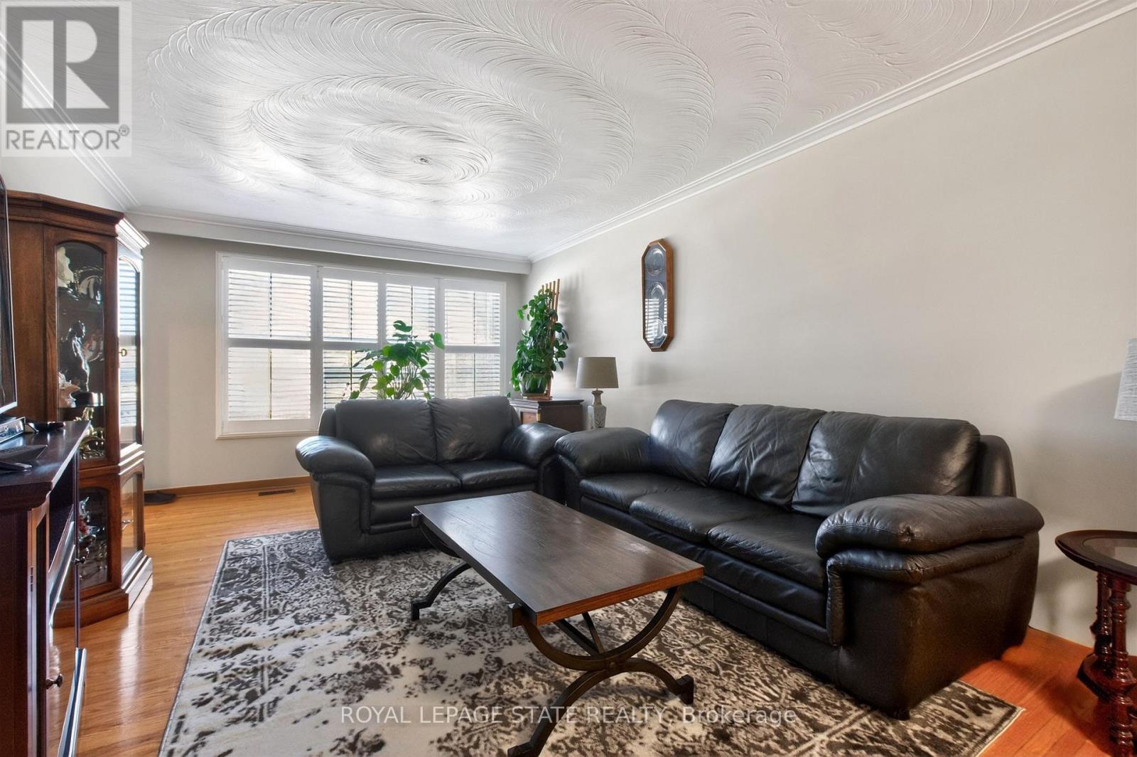 57 Starview Drive, Toronto, Ontario  M9M 1K7 - Photo 6 - W12974210