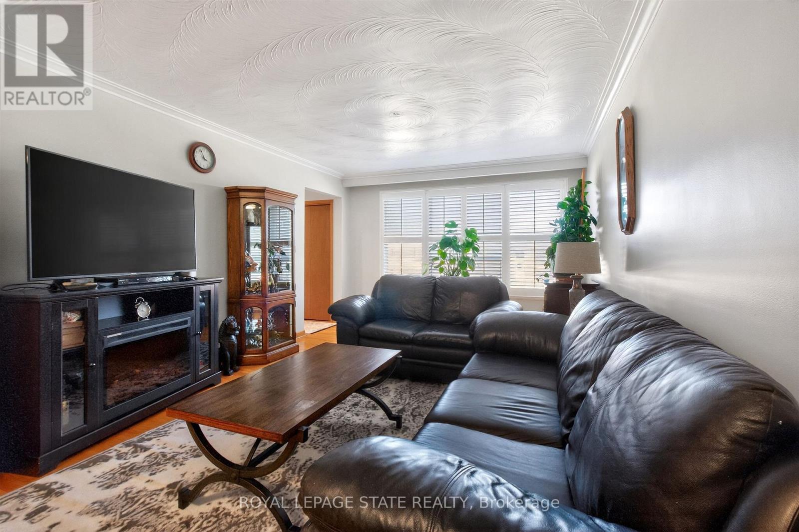 57 Starview Drive, Toronto, Ontario  M9M 1K7 - Photo 7 - W12974210