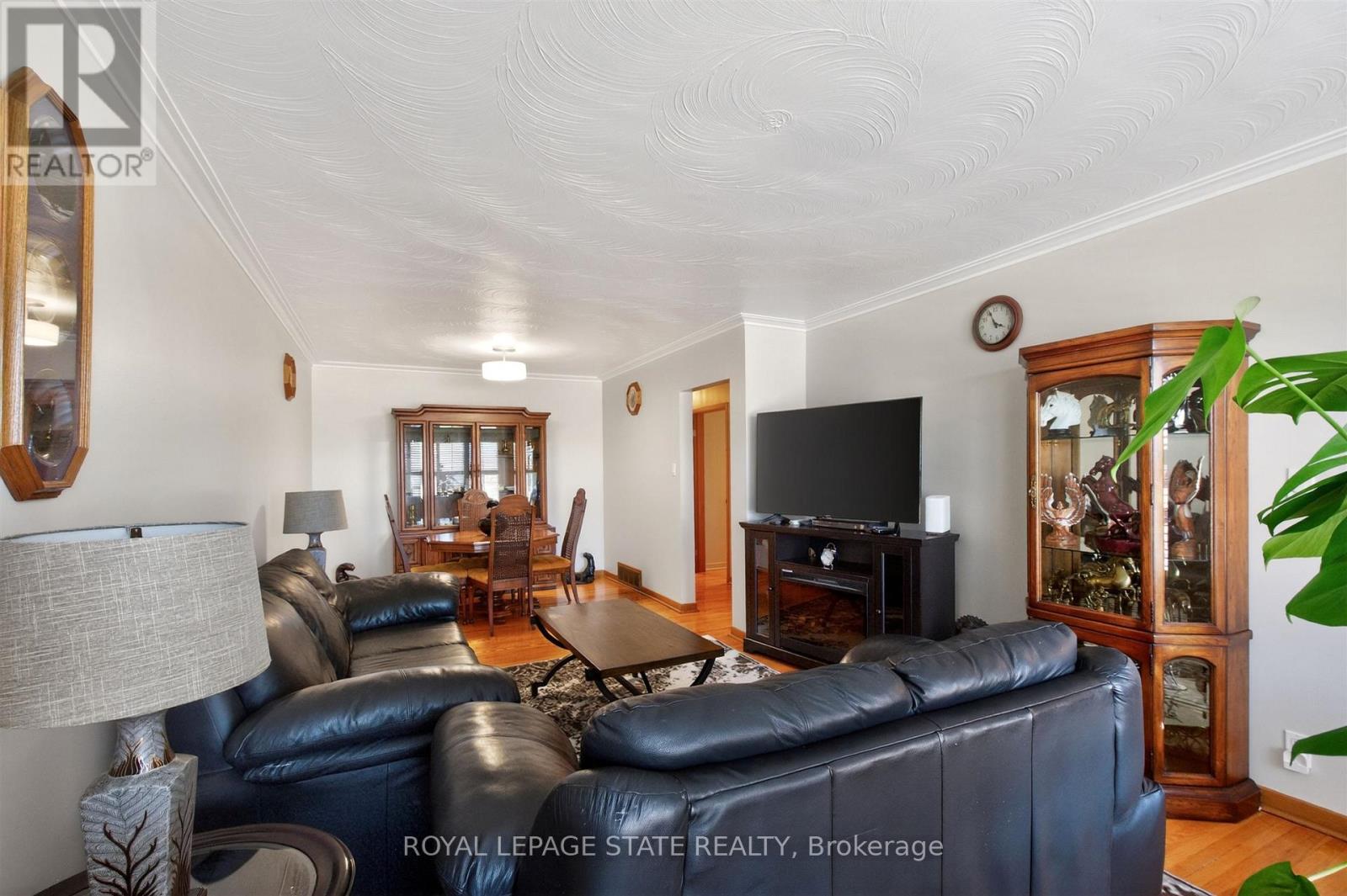 57 Starview Drive, Toronto, Ontario  M9M 1K7 - Photo 9 - W12974210