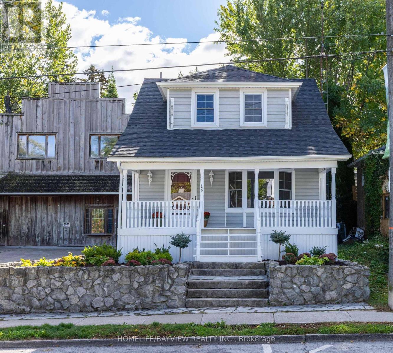 19 Main Street, St. Catharines, Ontario  L2N 4T5 - Photo 2 - X12974188