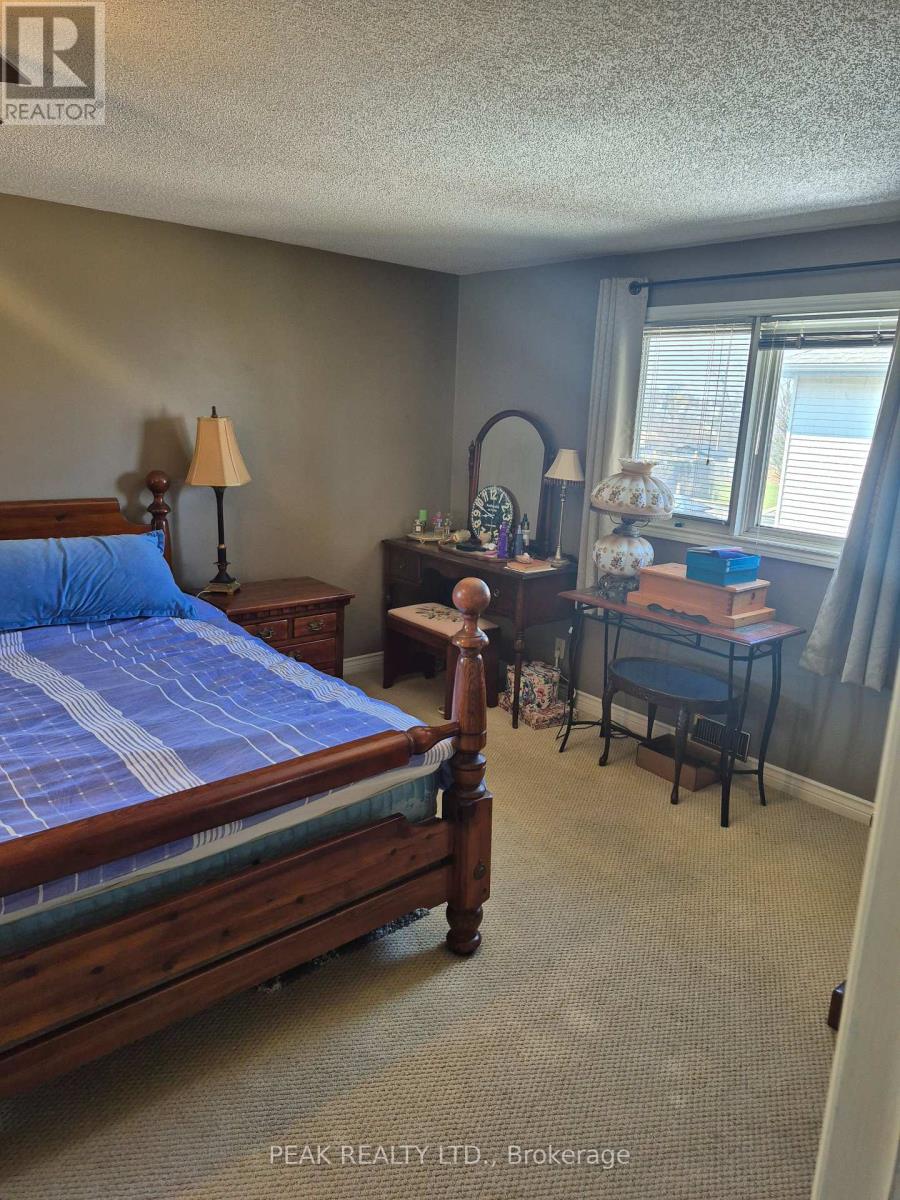 59 Matthew Street, Kitchener, Ontario  N2B 3B2 - Photo 6 - X12974198