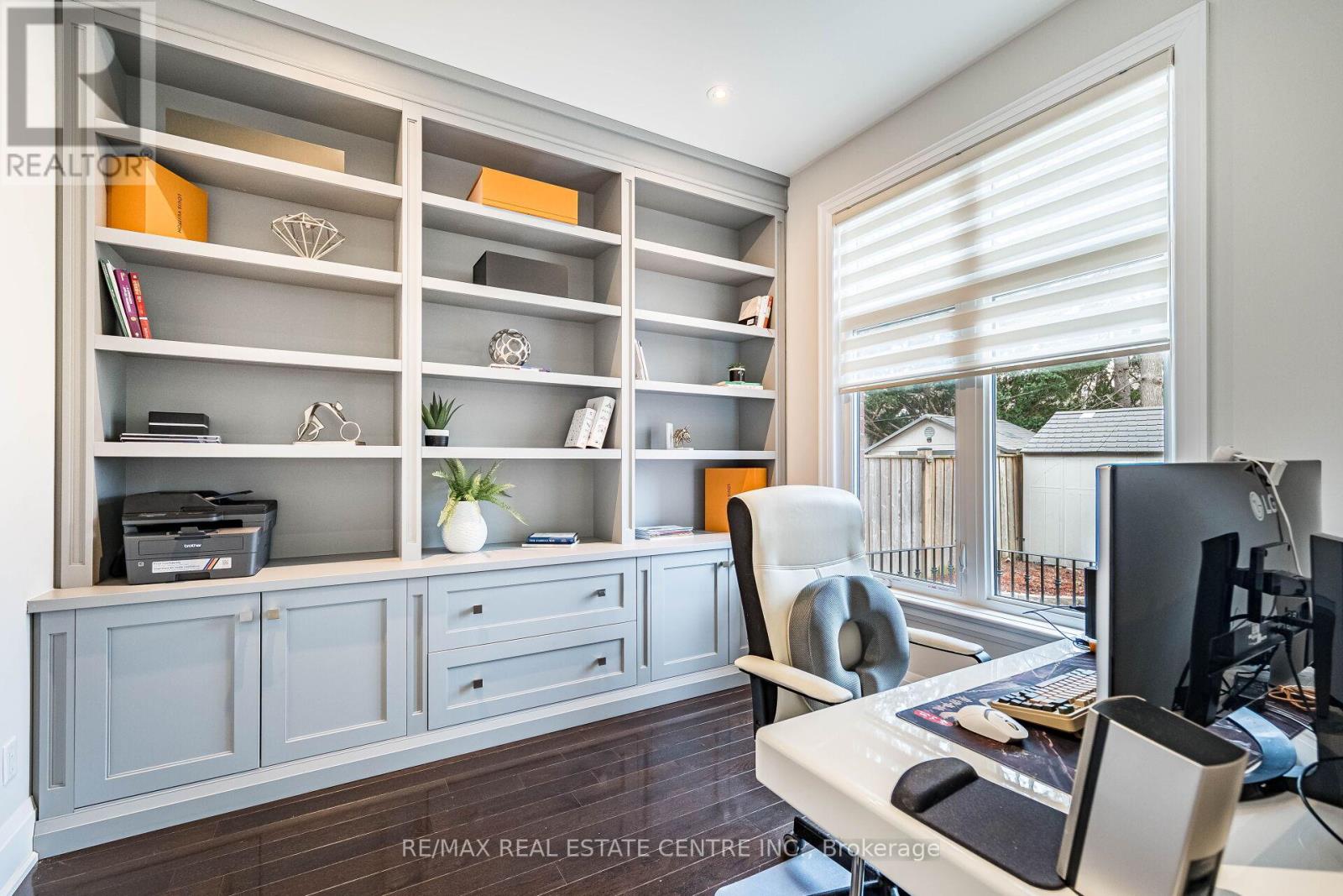 105 Eaglewood Boulevard, Mississauga, Ontario  L5G 1V8 - Photo 12 - W12971498