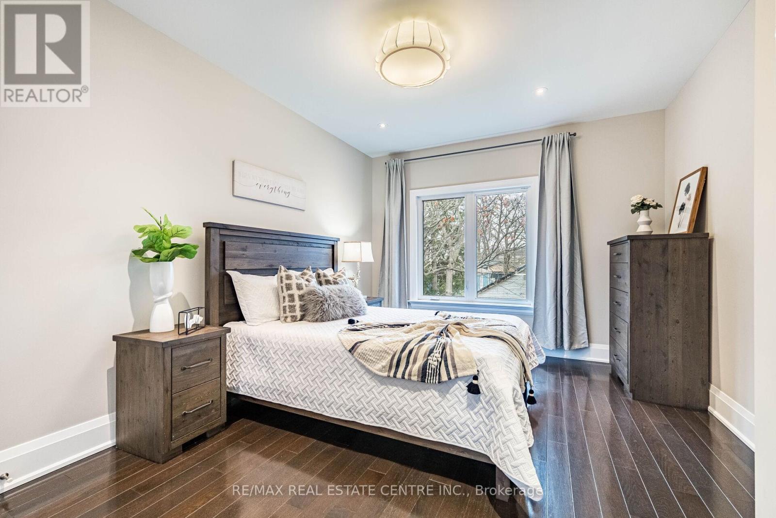 105 Eaglewood Boulevard, Mississauga, Ontario  L5G 1V8 - Photo 22 - W12971498