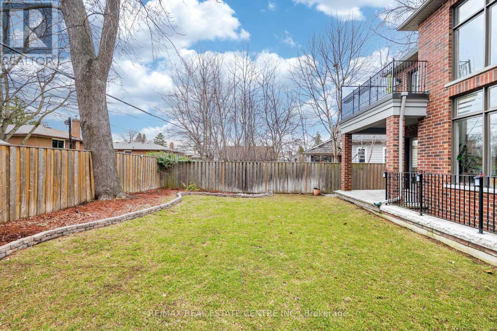 105 Eaglewood Boulevard, Mississauga, Ontario  L5G 1V8 - Photo 31 - W12971498