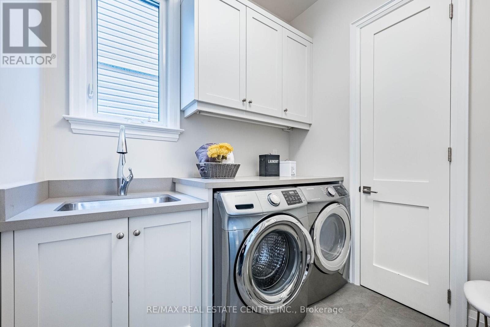 105 Eaglewood Boulevard, Mississauga, Ontario  L5G 1V8 - Photo 15 - W12971498