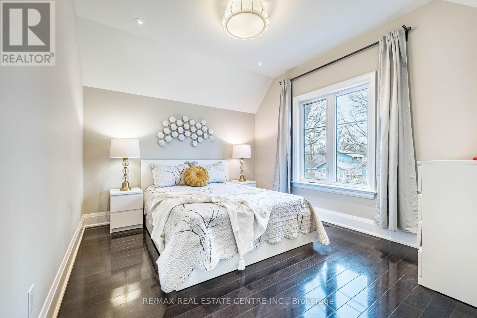 105 Eaglewood Boulevard, Mississauga, Ontario  L5G 1V8 - Photo 19 - W12971498