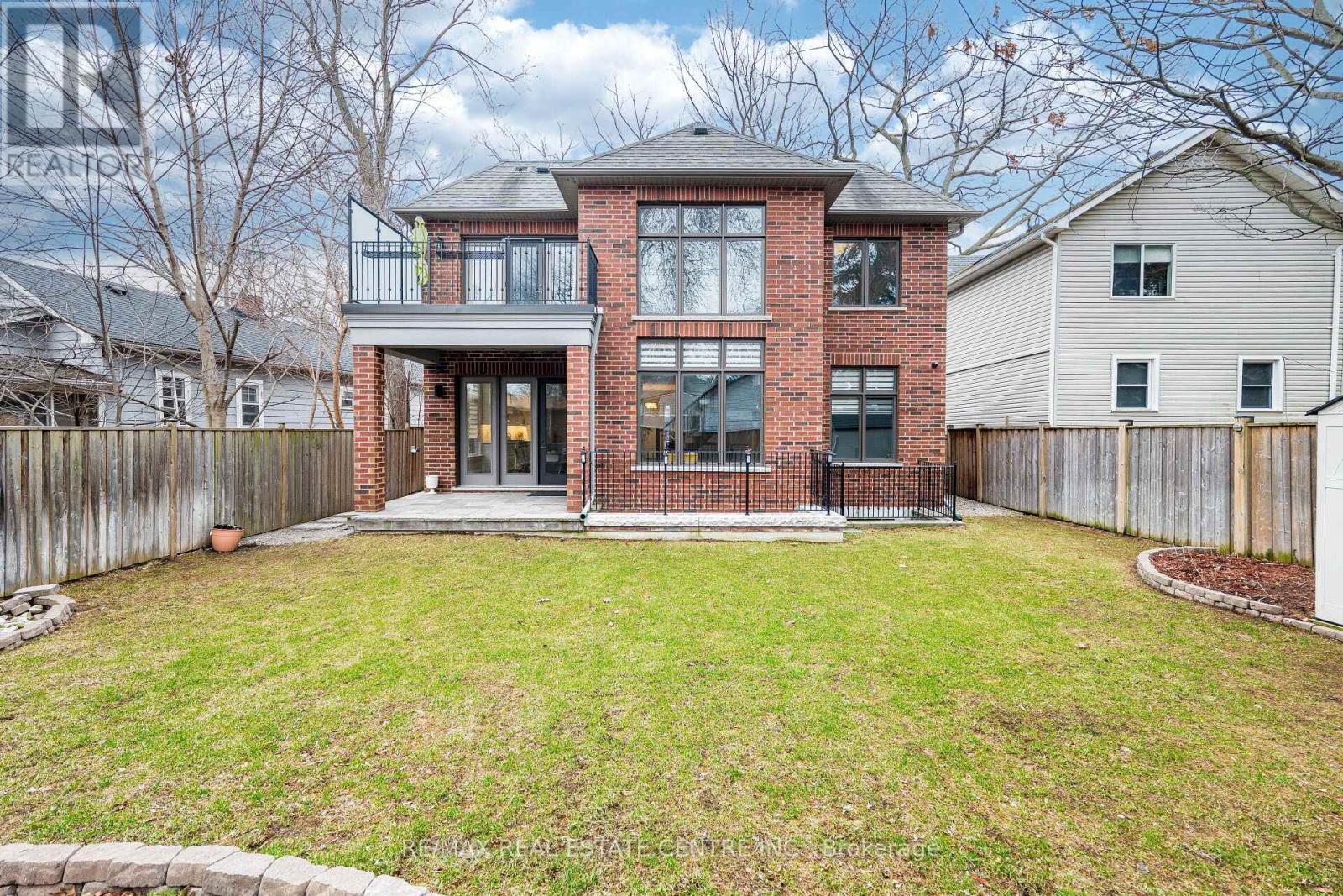 105 Eaglewood Boulevard, Mississauga, Ontario  L5G 1V8 - Photo 30 - W12971498