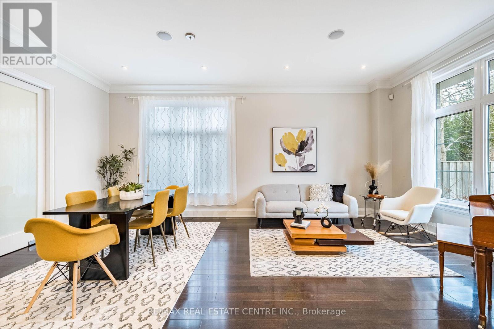 105 Eaglewood Boulevard, Mississauga, Ontario  L5G 1V8 - Photo 4 - W12971498