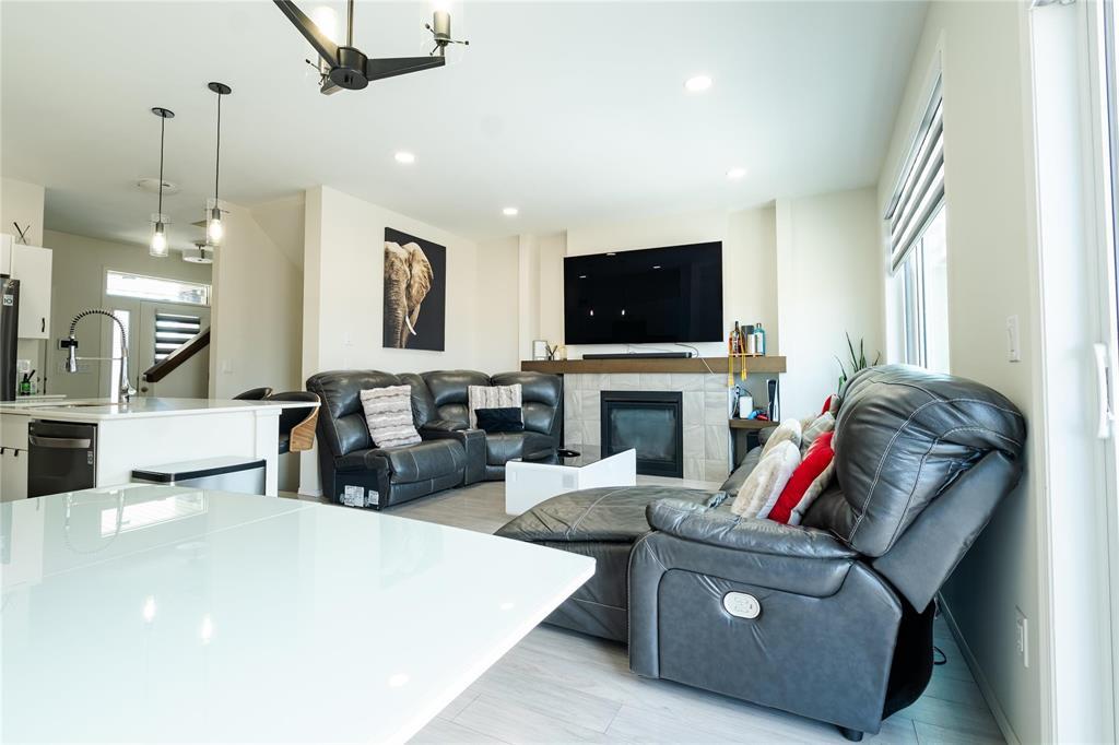 6 Ken Wong Bay, Winnipeg, Manitoba  R3Y 1Z7 - Photo 1 - 202606630