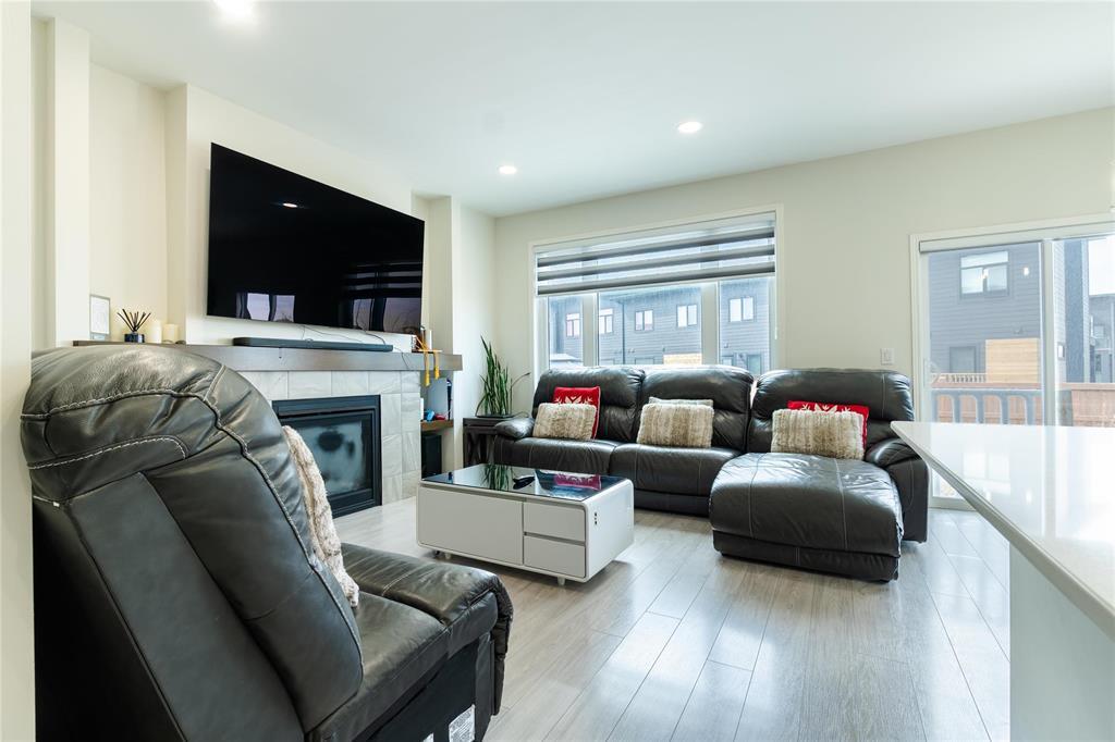 6 Ken Wong Bay, Winnipeg, Manitoba  R3Y 1Z7 - Photo 2 - 202606630