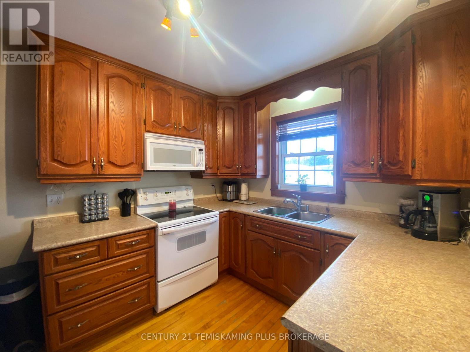 6739 Hwy 11 N Highway, Temagami, Ontario  P0H 2H0 - Photo 10 - X12974296