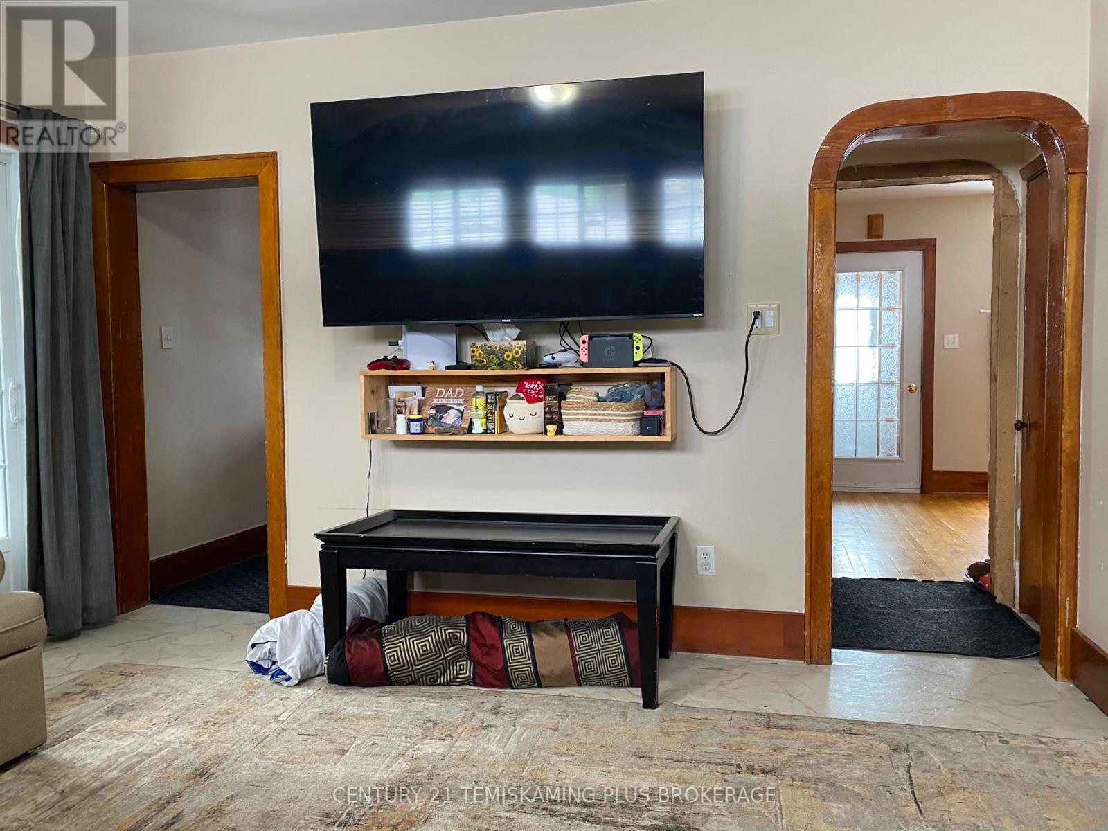 6739 Hwy 11 N Highway, Temagami, Ontario  P0H 2H0 - Photo 5 - X12974296