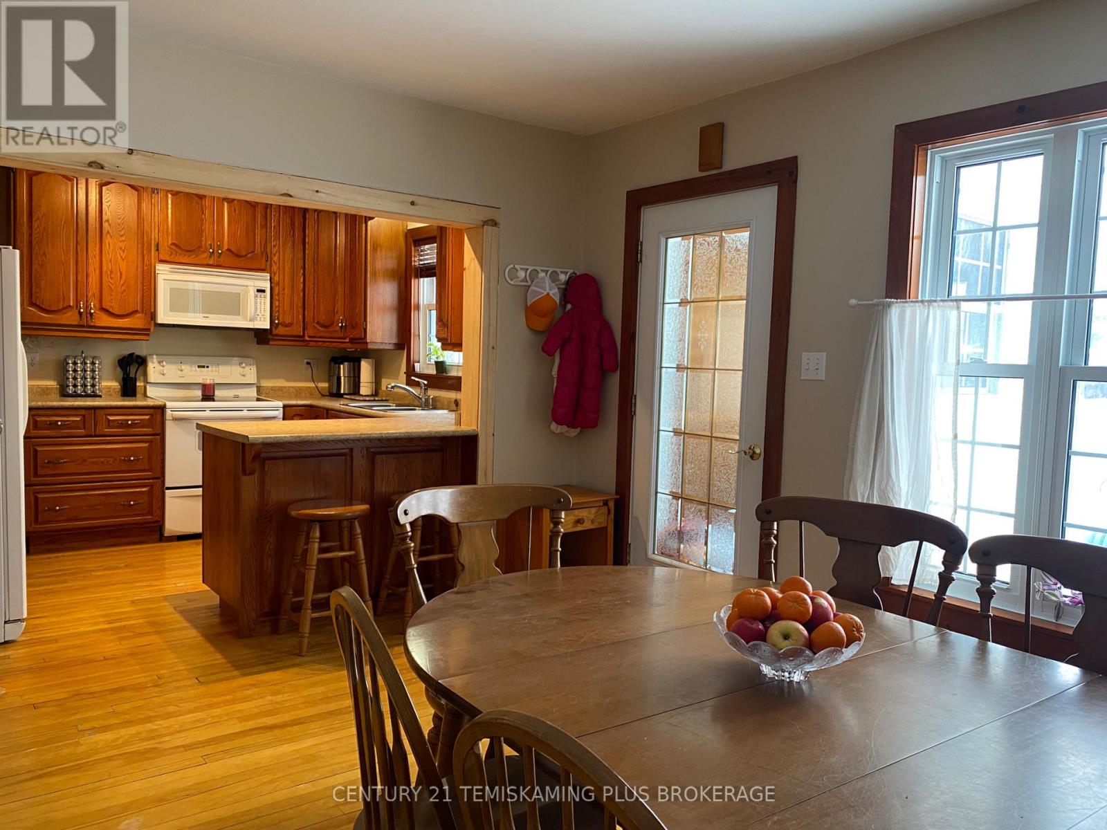 6739 Hwy 11 N Highway, Temagami, Ontario  P0H 2H0 - Photo 7 - X12974296