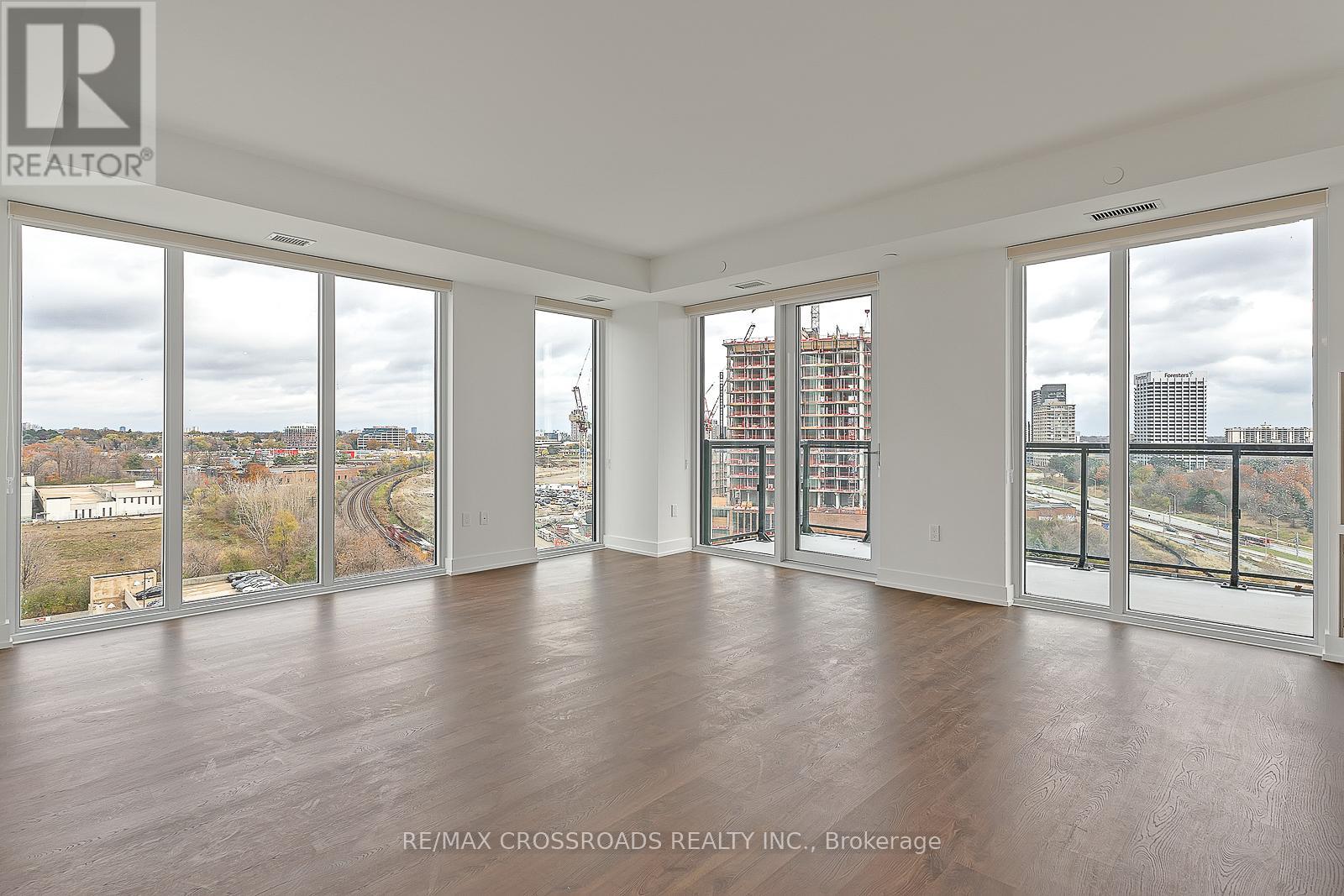 1004 - 30 Inn On The Park Drive, Toronto, Ontario  M3C 0P7 - Photo 3 - C12974234