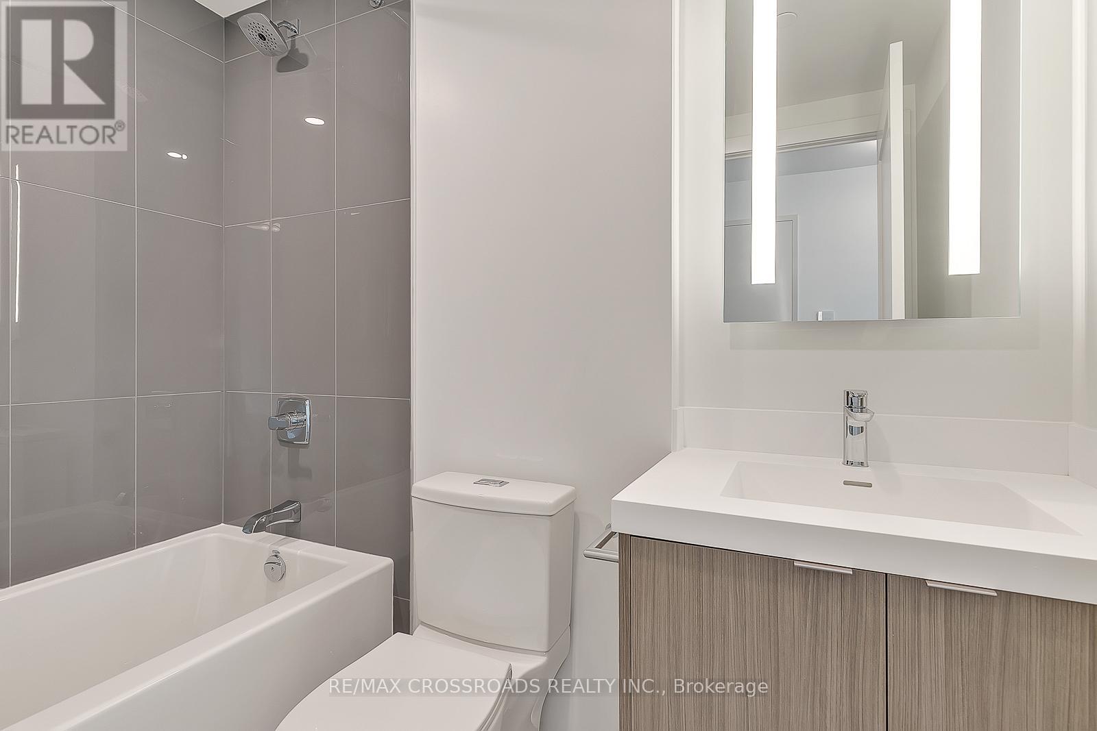 1004 - 30 Inn On The Park Drive, Toronto, Ontario  M3C 0P7 - Photo 5 - C12974234