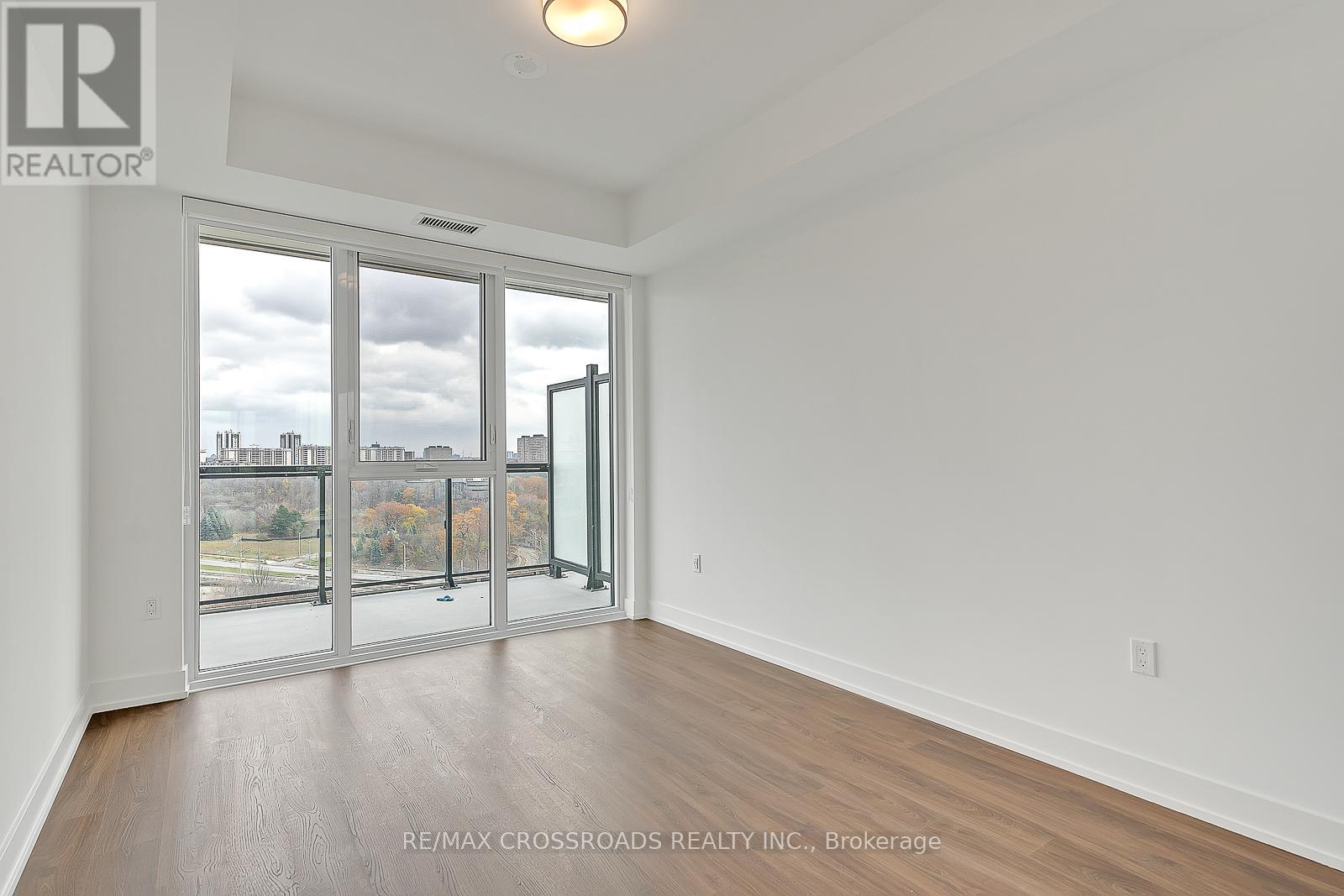 1004 - 30 Inn On The Park Drive, Toronto, Ontario  M3C 0P7 - Photo 6 - C12974234