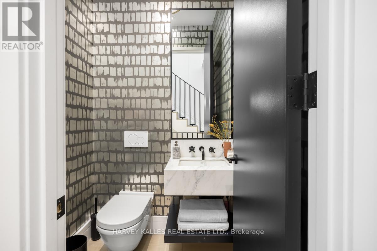 53 Castlewood Road, Toronto, Ontario  M5N 2L1 - Photo 12 - C12974248