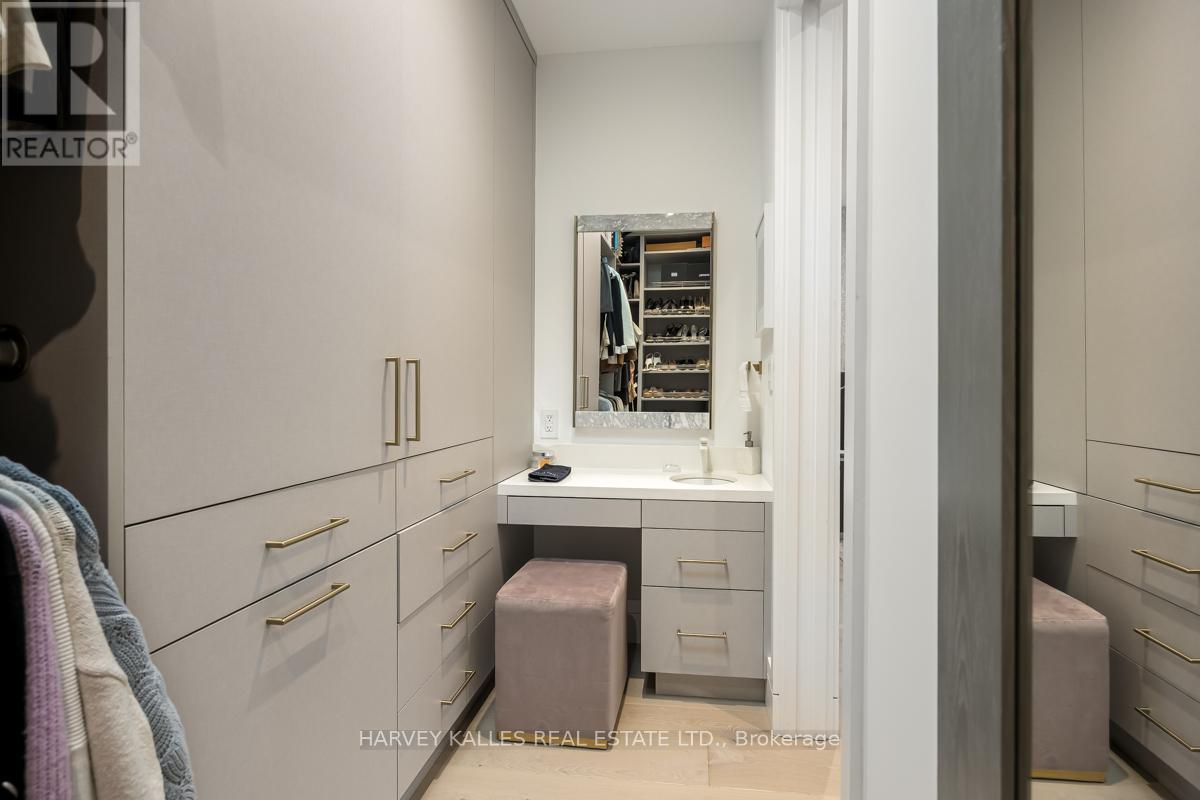 53 Castlewood Road, Toronto, Ontario  M5N 2L1 - Photo 16 - C12974248