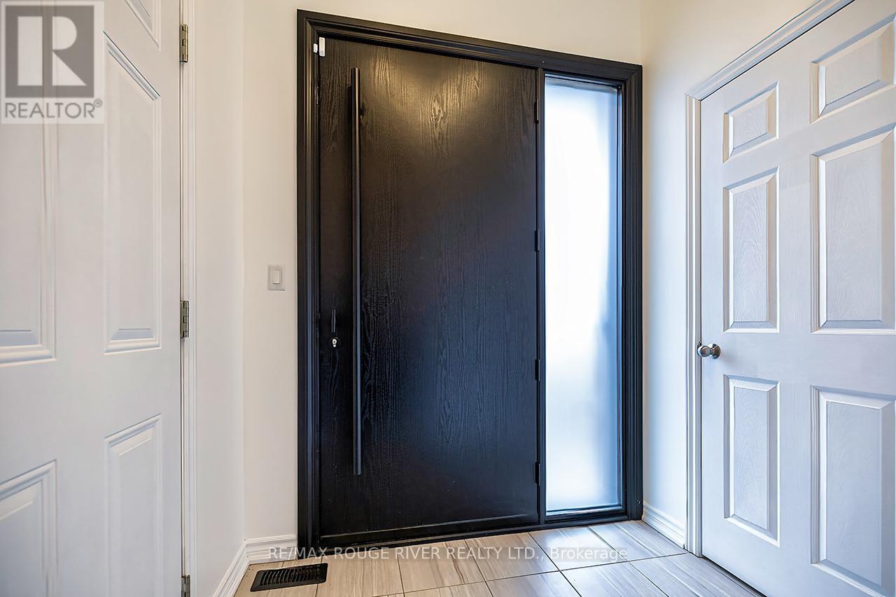 10 Moses Crescent, Clarington, Ontario  L1C 0T7 - Photo 4 - E12954146