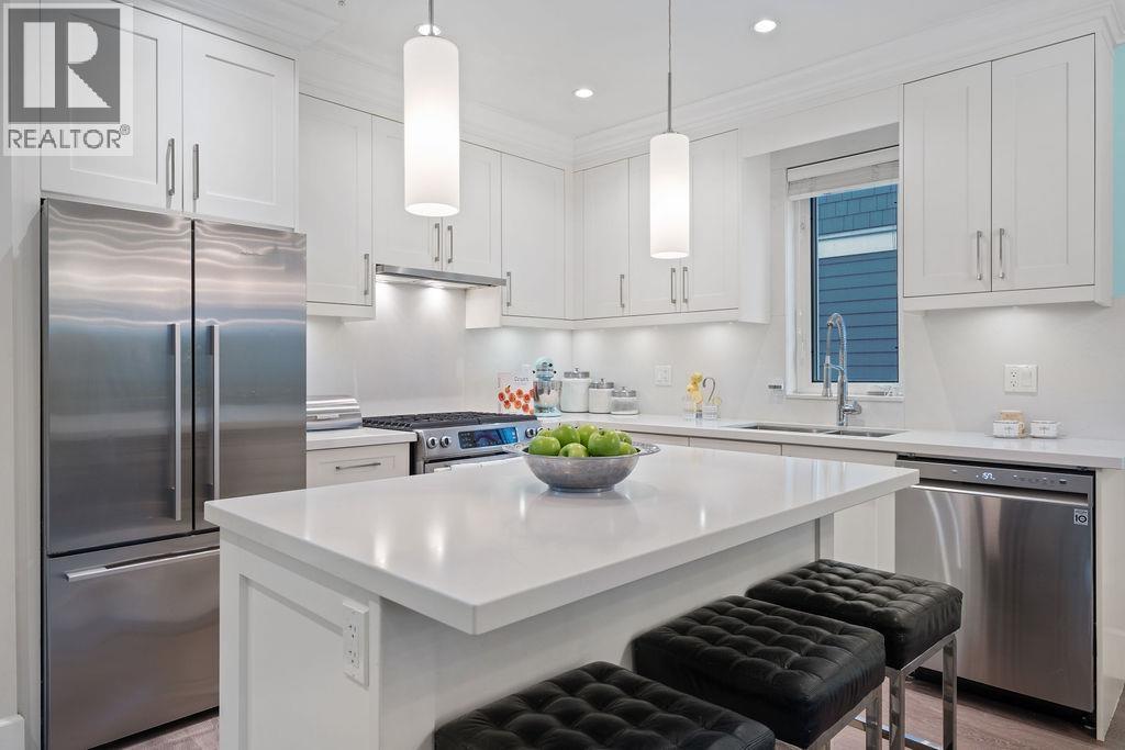 5681 Killarney Street, Vancouver, British Columbia V5R 3W4 - Photo 4 - R3107134