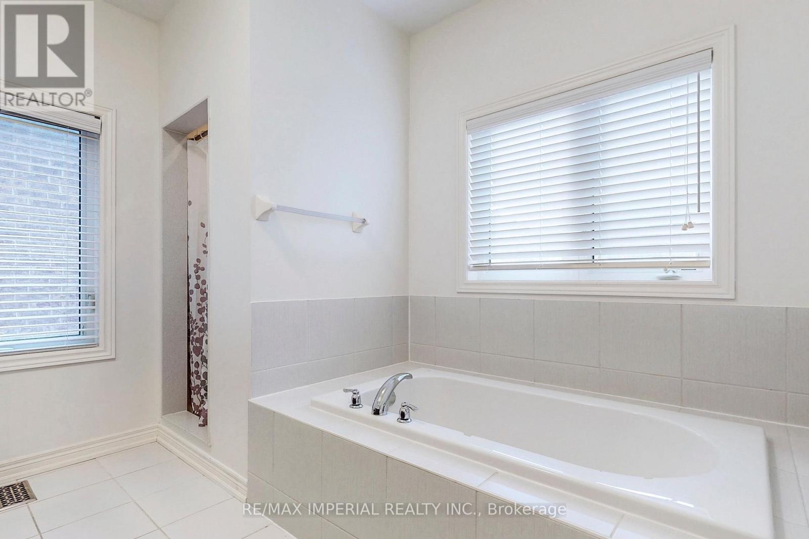 532 Barons Street, Vaughan, Ontario  L4H 4T9 - Photo 19 - N12974278