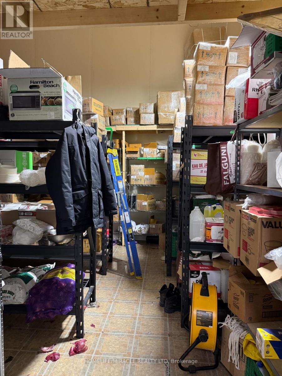 4 - 1400 Aimco Boulevard, Mississauga, Ontario  L4W 4K2 - Photo 14 - W12974224