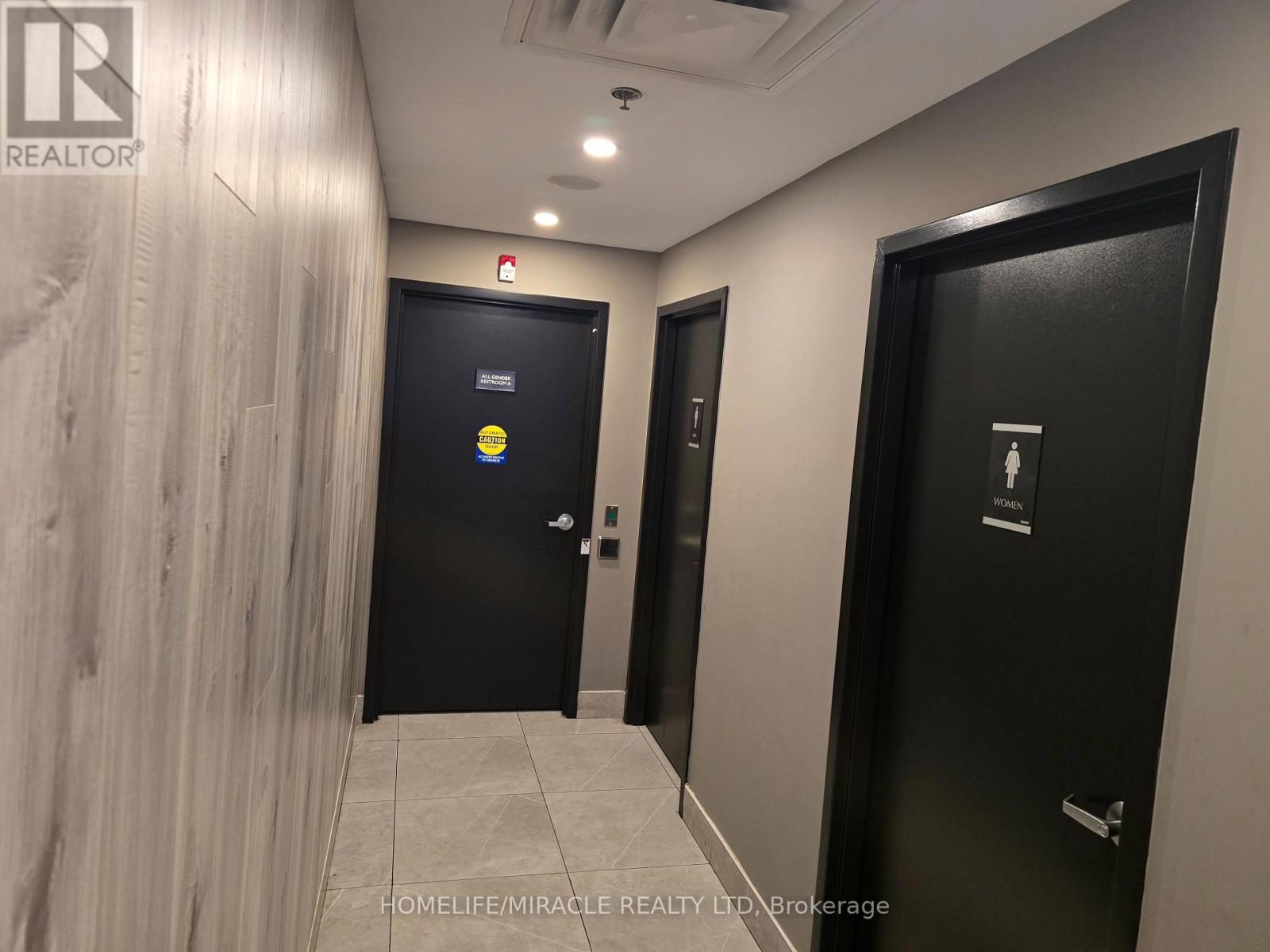 4 - 1400 Aimco Boulevard, Mississauga, Ontario  L4W 4K2 - Photo 9 - W12974224