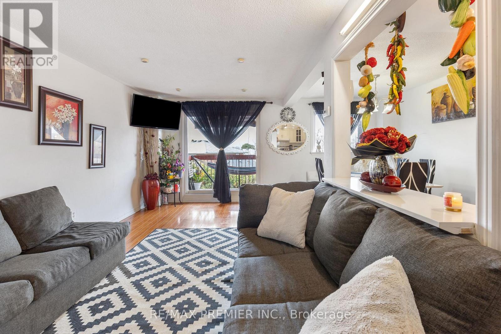 19 - 42 San Marino Way, Toronto, Ontario  M3N 2Y3 - Photo 4 - W12974236