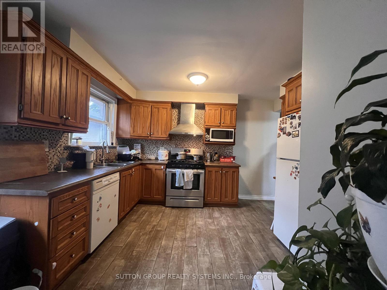 Main Floor - 36 Odessa Avenue, Toronto, Ontario  M9C 4J8 - Photo 5 - W12974288