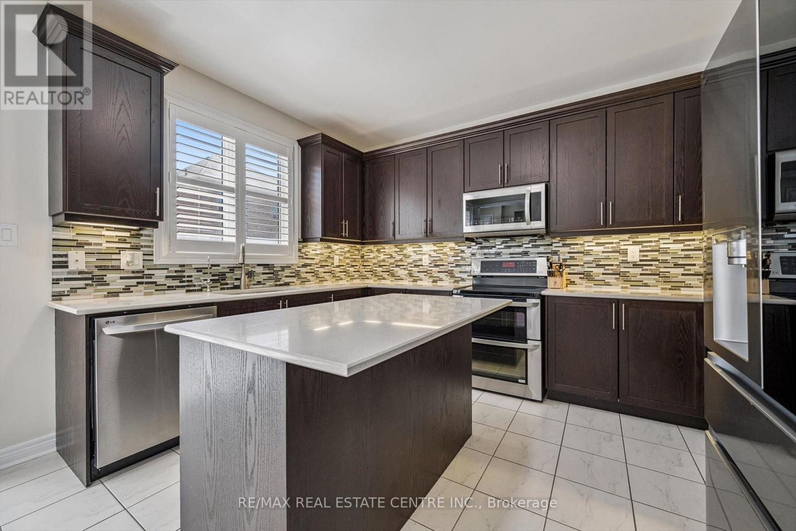 37 Zanetta Crescent, Brampton, Ontario  L6Y 6A2 - Photo 11 - W12974290