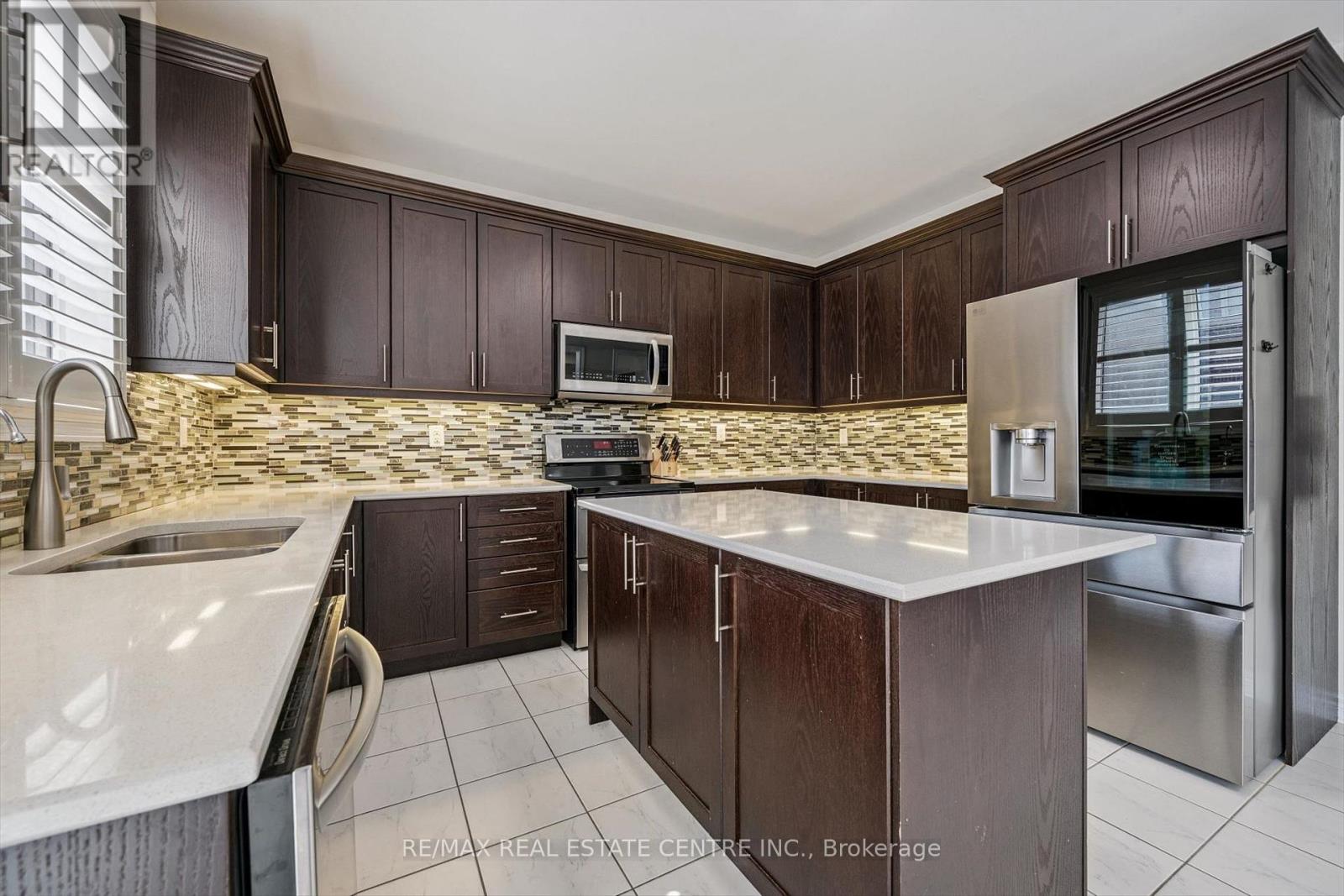 37 Zanetta Crescent, Brampton, Ontario  L6Y 6A2 - Photo 12 - W12974290