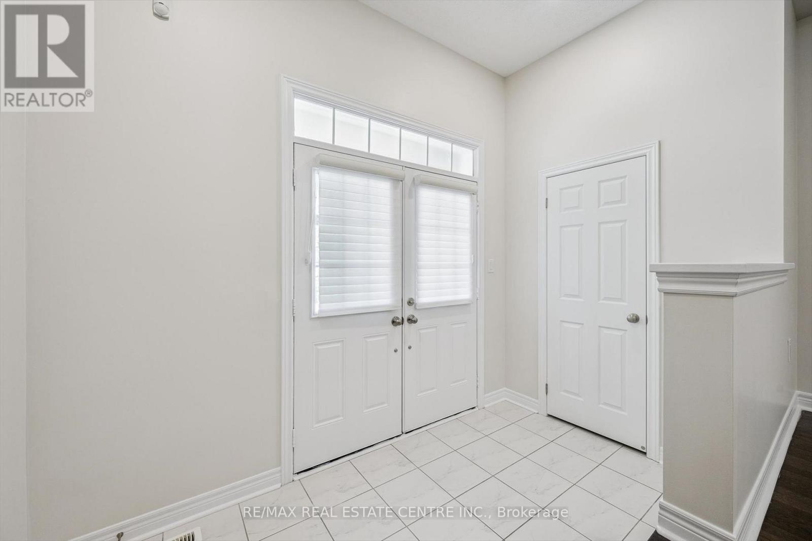 37 Zanetta Crescent, Brampton, Ontario  L6Y 6A2 - Photo 3 - W12974290