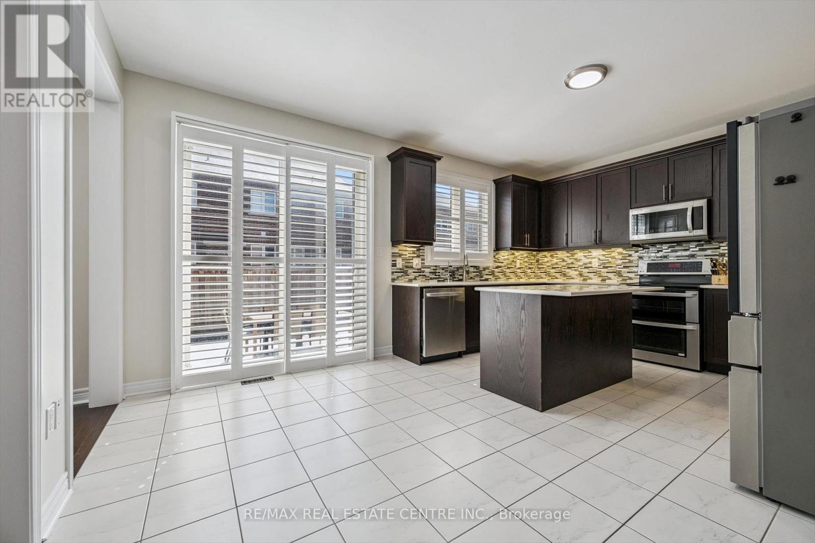 37 Zanetta Crescent, Brampton, Ontario  L6Y 6A2 - Photo 9 - W12974290