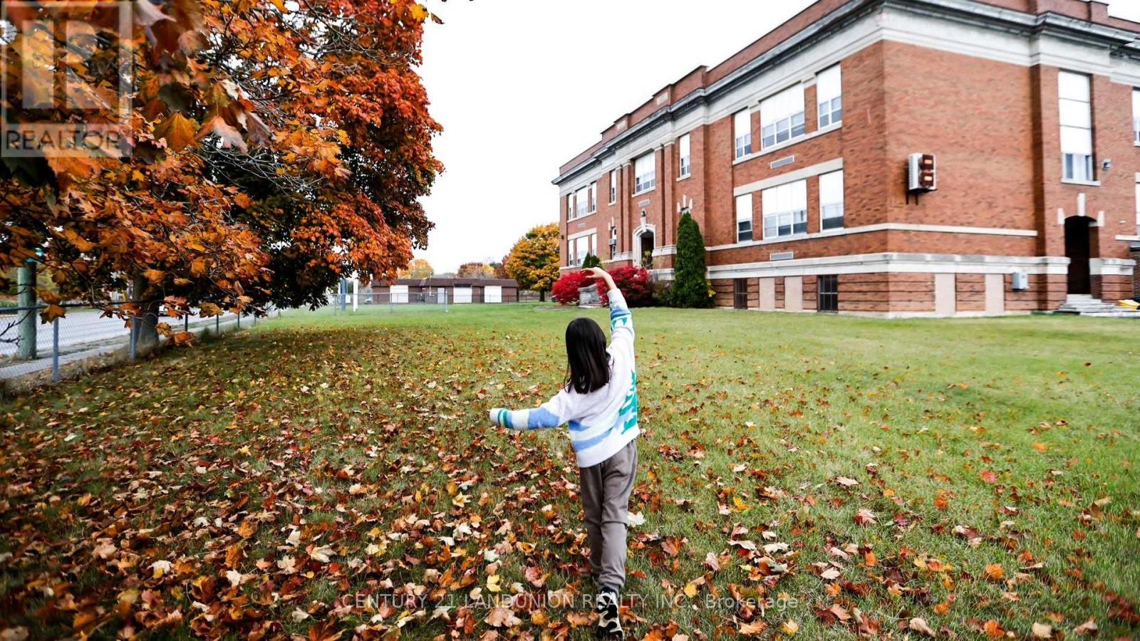 83 Marmora Street, Quinte West, Ontario  K8V 2J2 - Photo 3 - X12974240