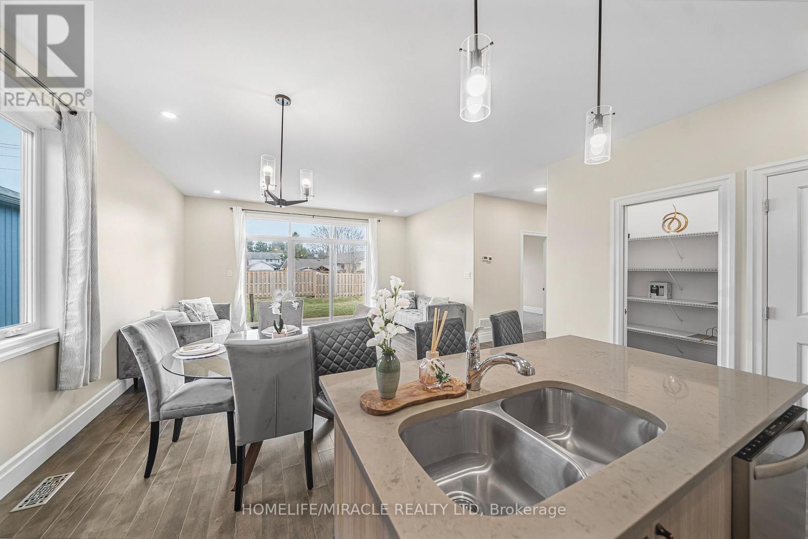 35 Allen Street, Prince Edward County, Ontario  K0K 2T0 - Photo 10 - X12974270