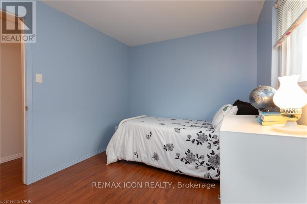 227 Hazelglen Drive, Kitchener, Ontario  N2M 2E6 - Photo 13 - X12974272