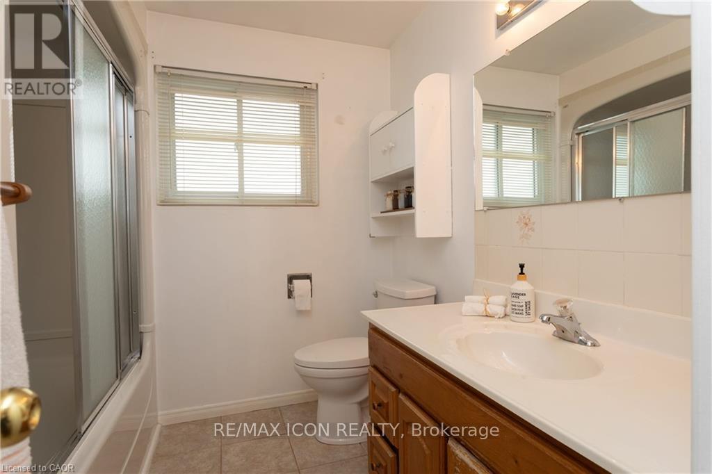 227 Hazelglen Drive, Kitchener, Ontario  N2M 2E6 - Photo 16 - X12974272