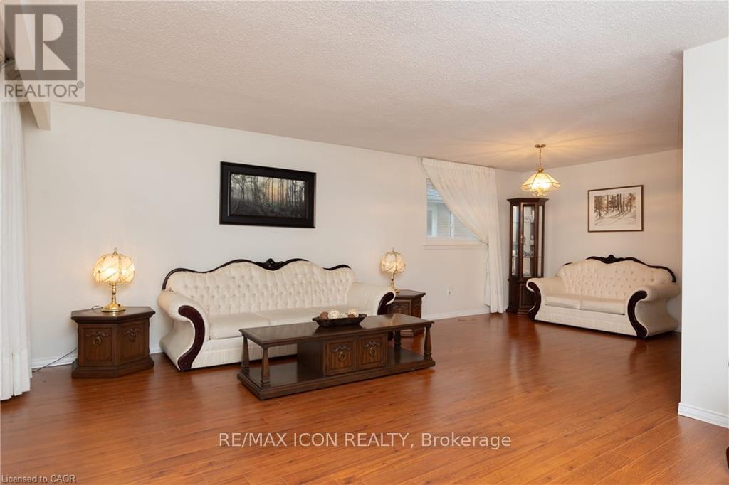 227 Hazelglen Drive, Kitchener, Ontario  N2M 2E6 - Photo 2 - X12974272