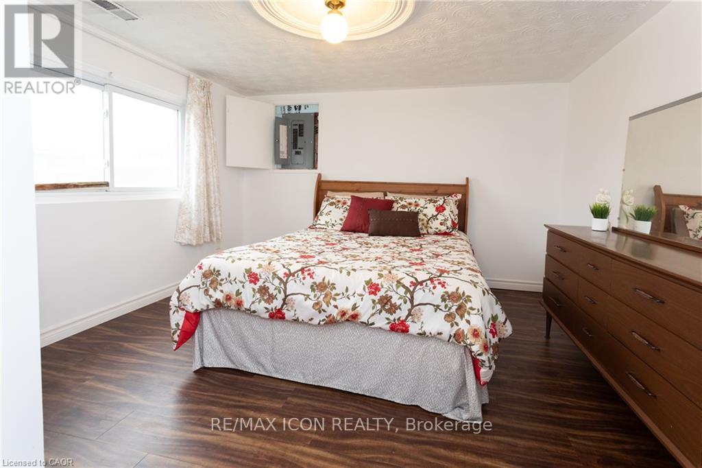 227 Hazelglen Drive, Kitchener, Ontario  N2M 2E6 - Photo 20 - X12974272